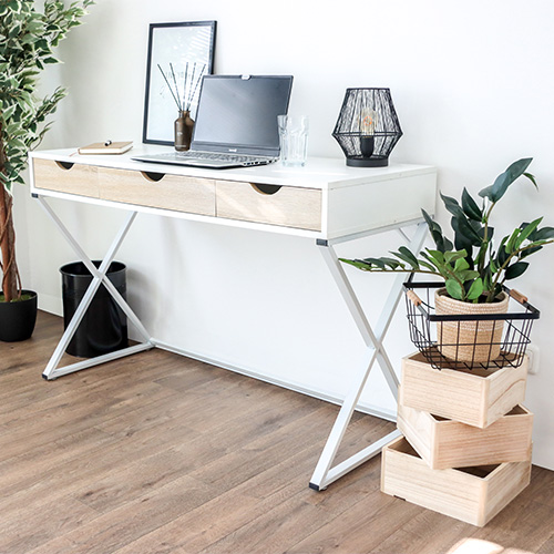 Schreibtisch EASY FLOW III im skandinavischen Design.